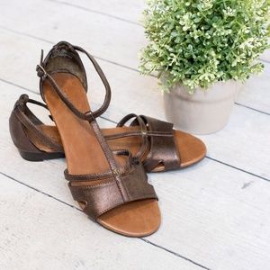 🌈VERA WANG🌈 Sandal Size 7 Bronze